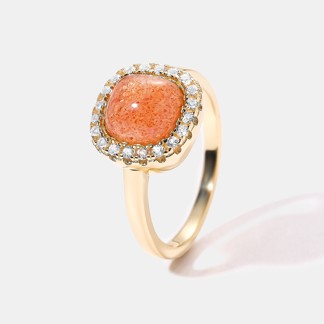 Серебряное кольцо с солнечным камнем