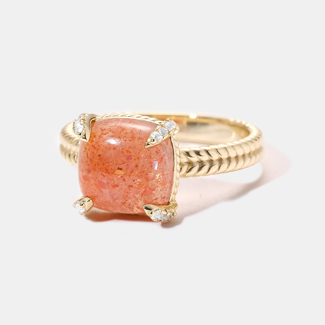 Серебряное кольцо с солнечным камнем