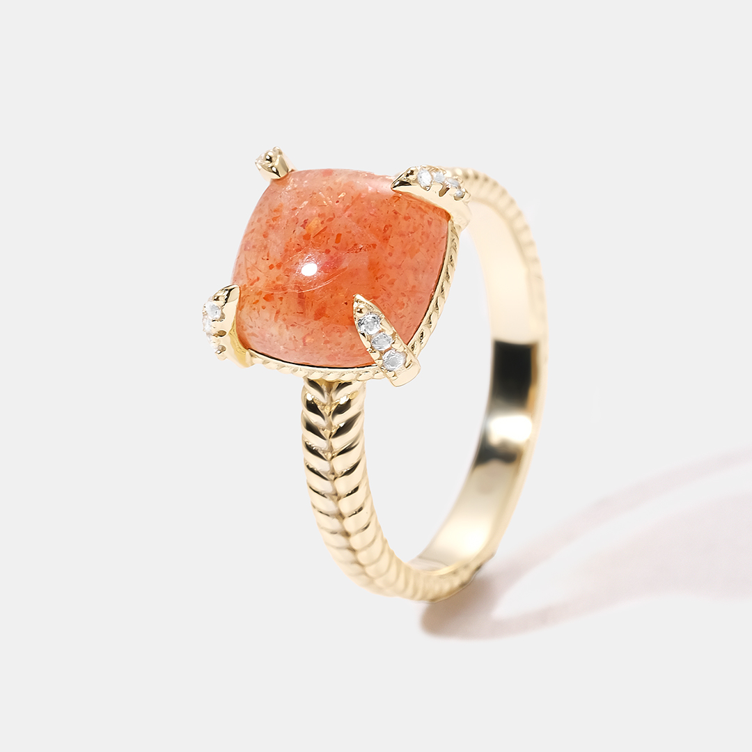 Серебряное кольцо с солнечным камнем