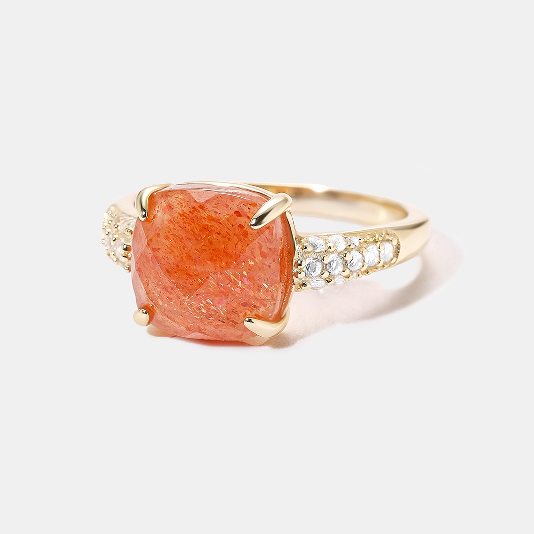 Серебряное кольцо с солнечным камнем
