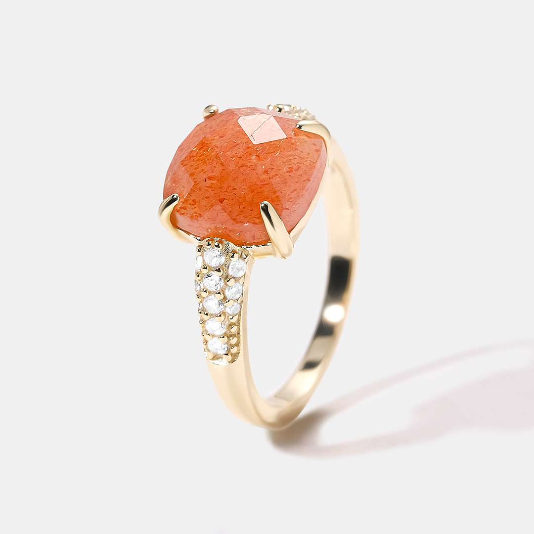 Серебряное кольцо с солнечным камнем