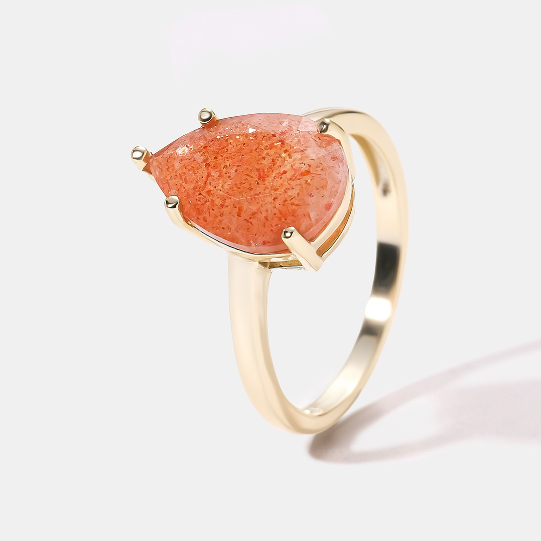 Серебряное кольцо с солнечным камнем