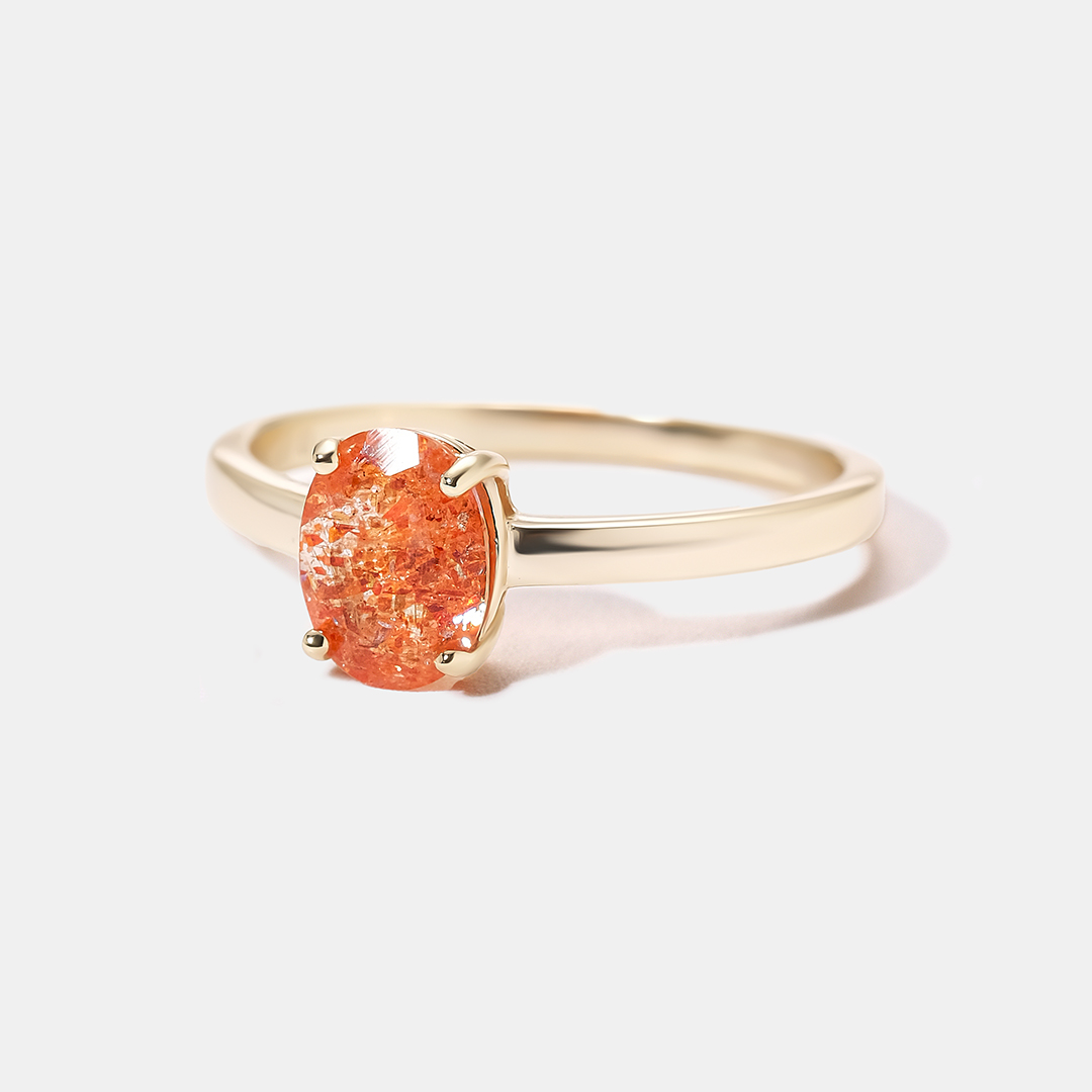 Серебряное кольцо с солнечным камнем