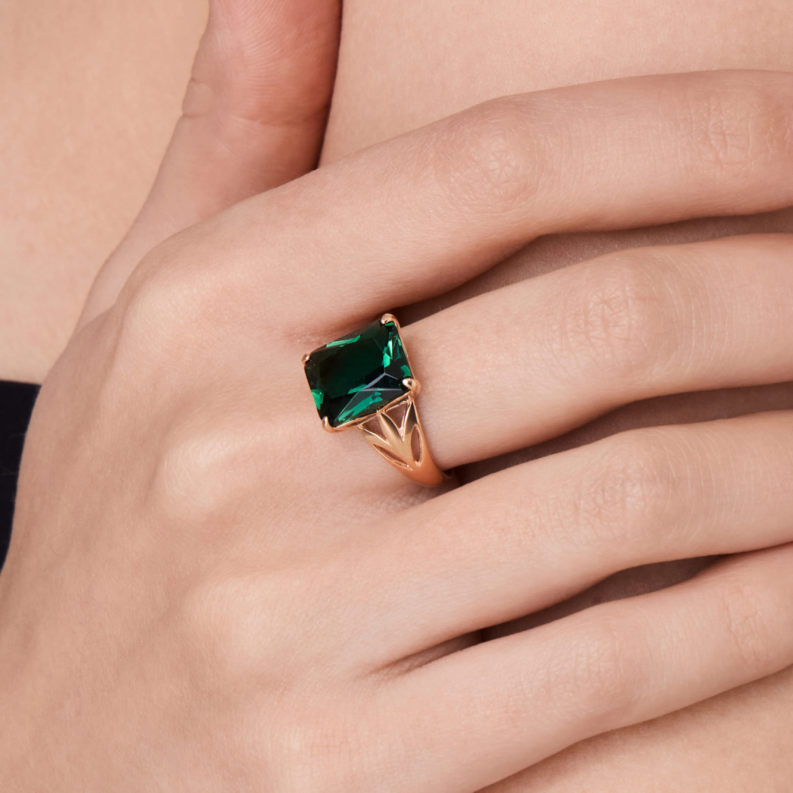 Серебряное кольцо с празиолитом