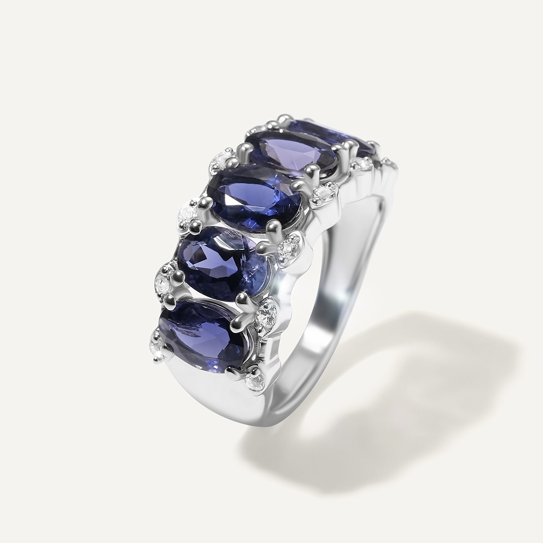 Серебряное кольцо с иолитами