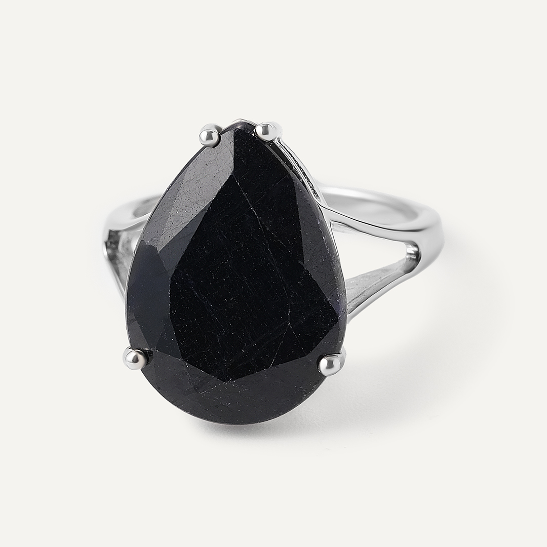 Серебряное кольцо с корундом