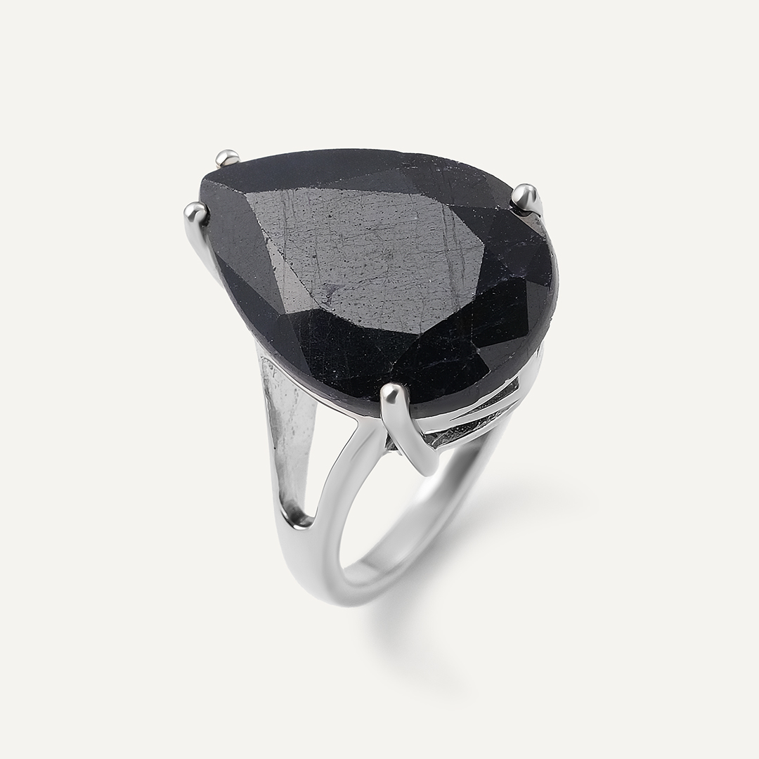 Серебряное кольцо с корундом
