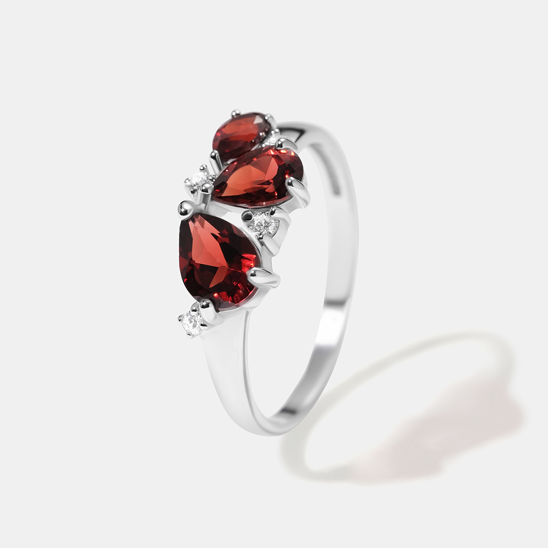 Серебряное кольцо с гранатами Мозамбик