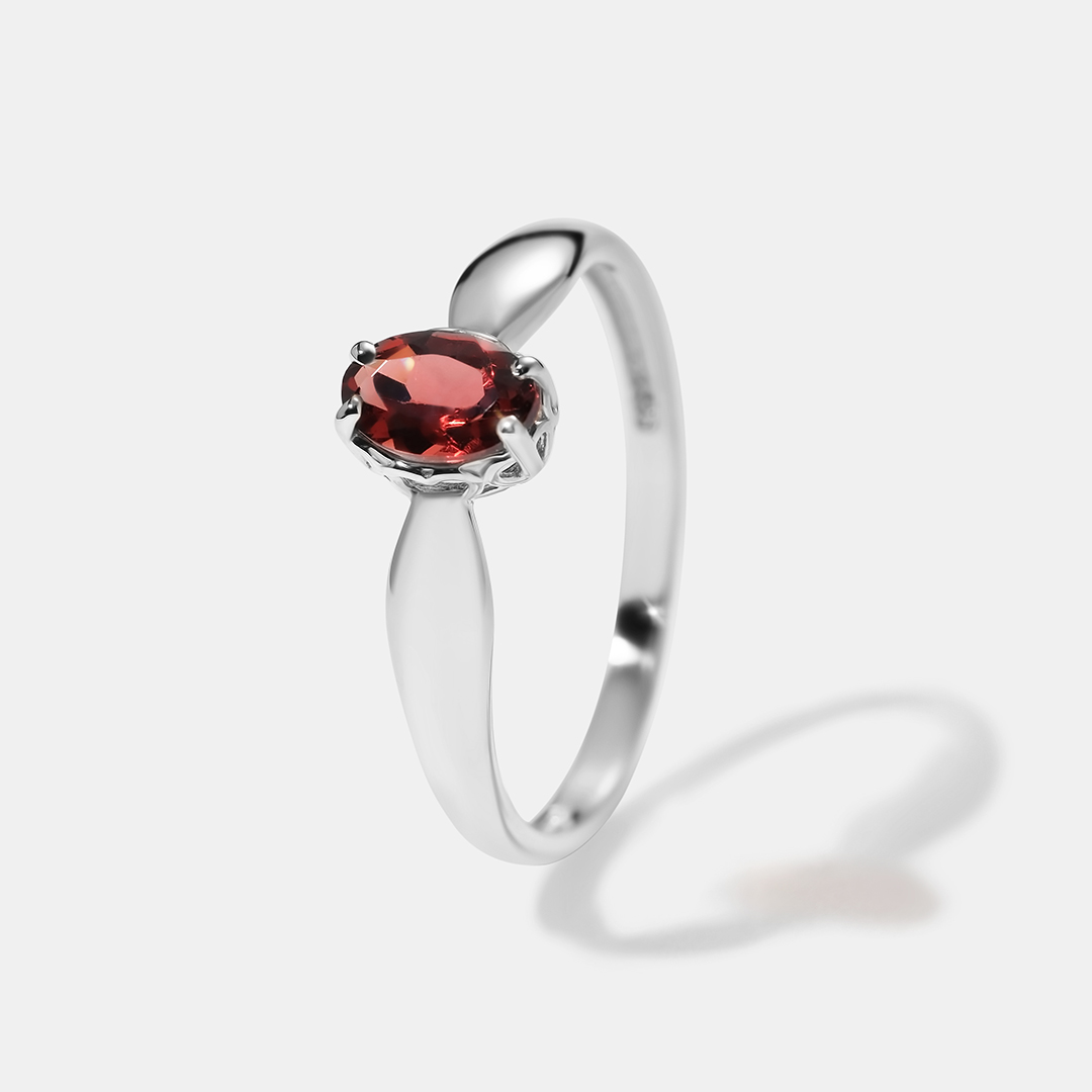 Серебряное кольцо с гранатом Мозамбик