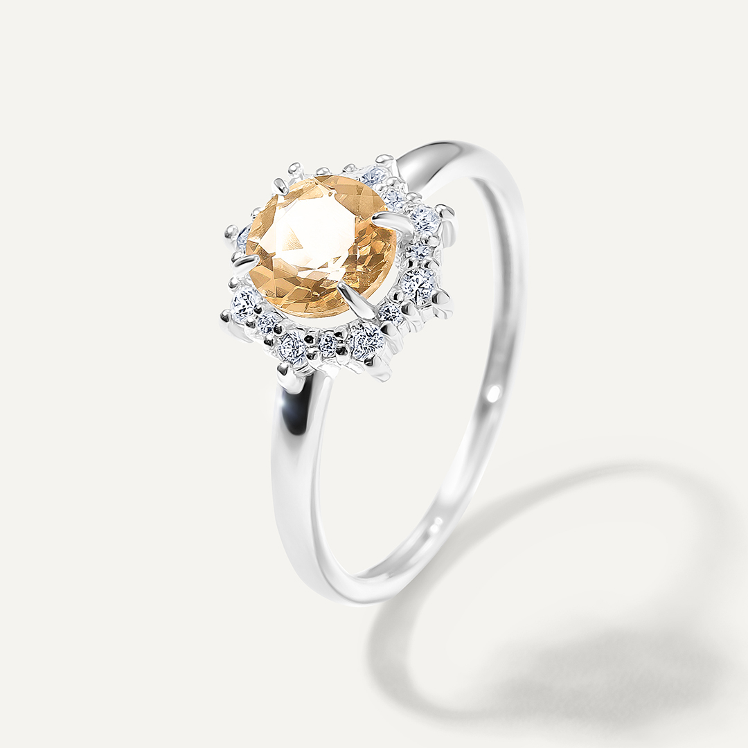 Серебряное кольцо с желтым топазом