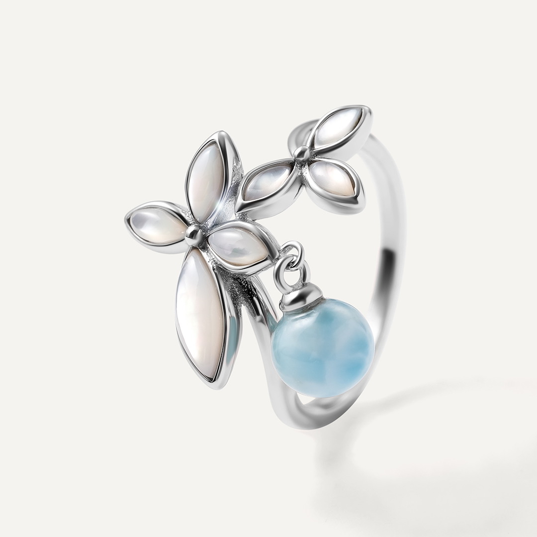Серебряное кольцо с ларимаром и перламутром "Цветы"