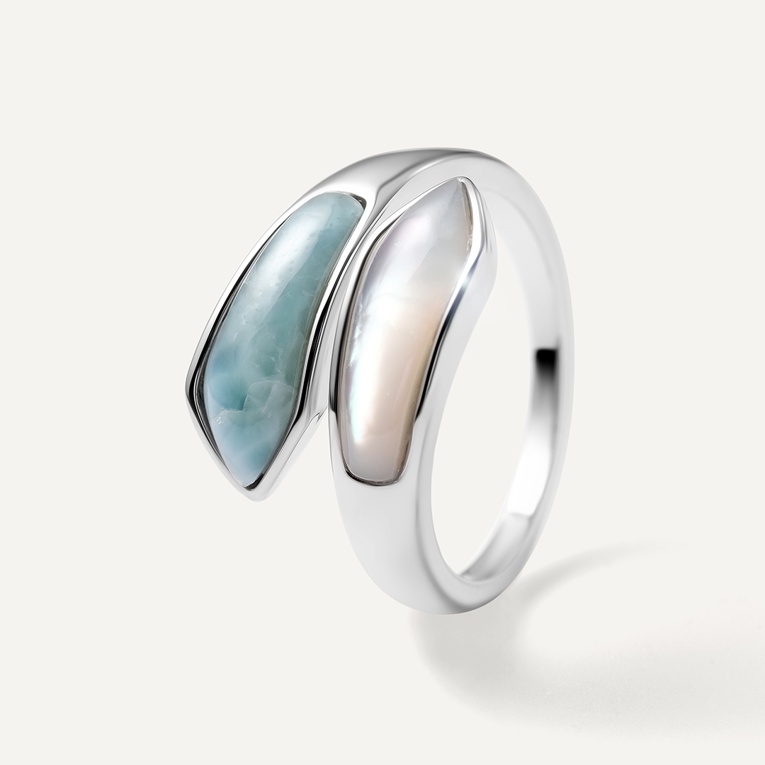 Серебряное кольцо с ларимаром и перламутром