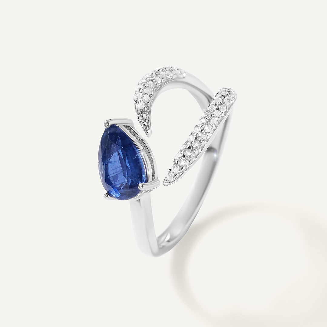 Серебряное незамкнутое кольцо с кианитом