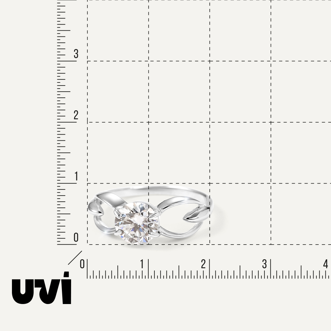 Серебряное кольцо с муассанитом