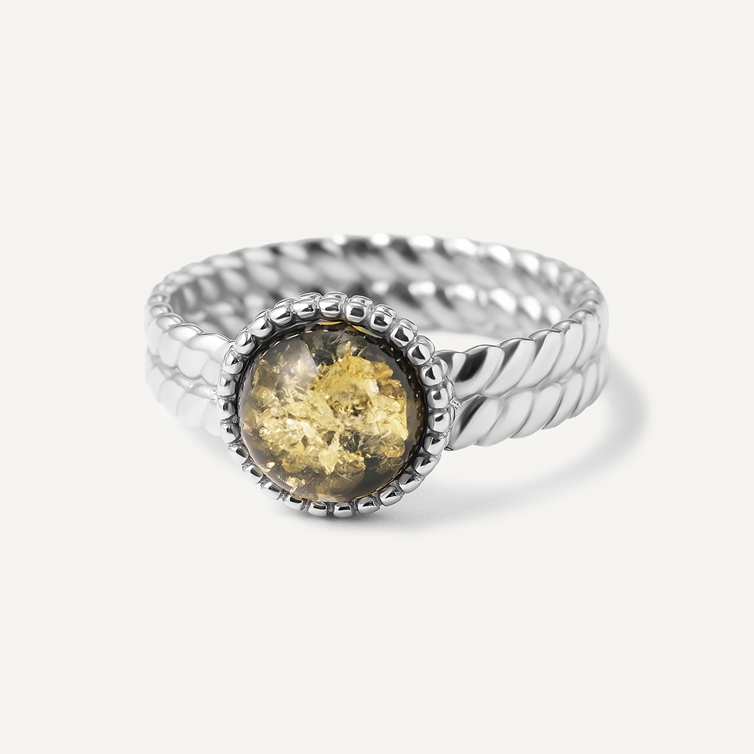 Серебряное кольцо с зеленым янтарем