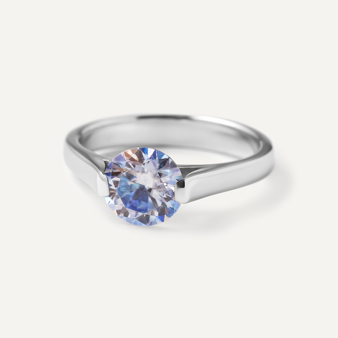 Серебряное кольцо с муассанитом