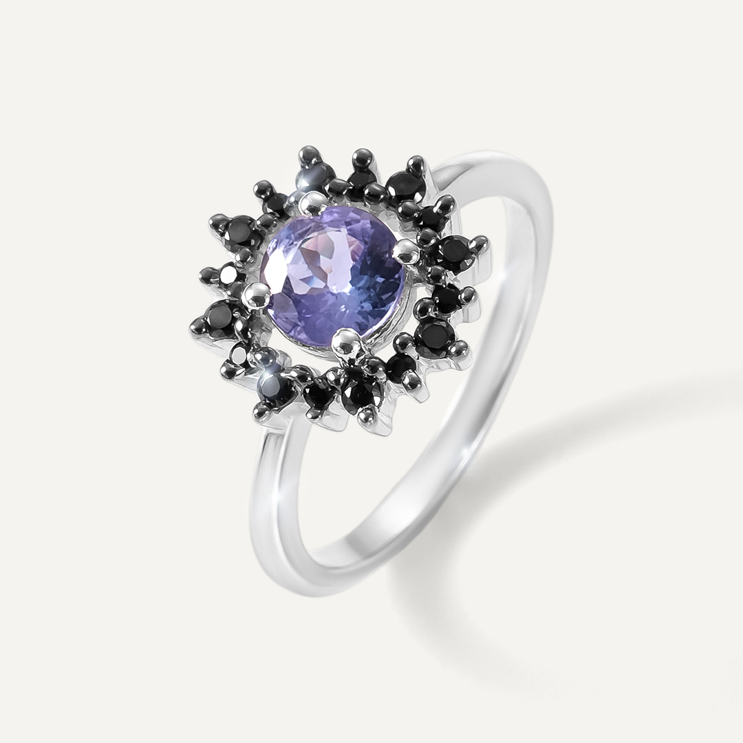 Серебряное кольцо с танзанитом "Цветок"