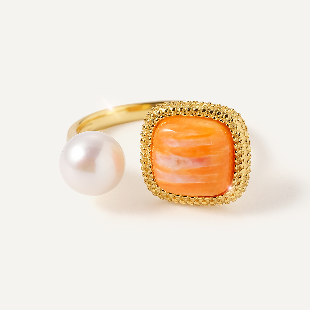 Серебряное незамкнутое кольцо с огненным королевским спондилюсом и жемчугом