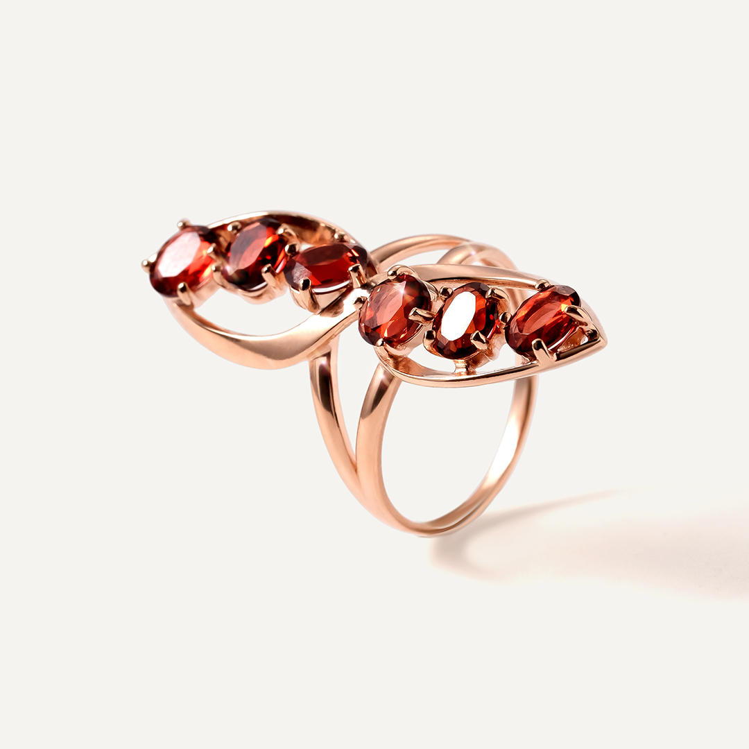 Серебряное кольцо с гранатами