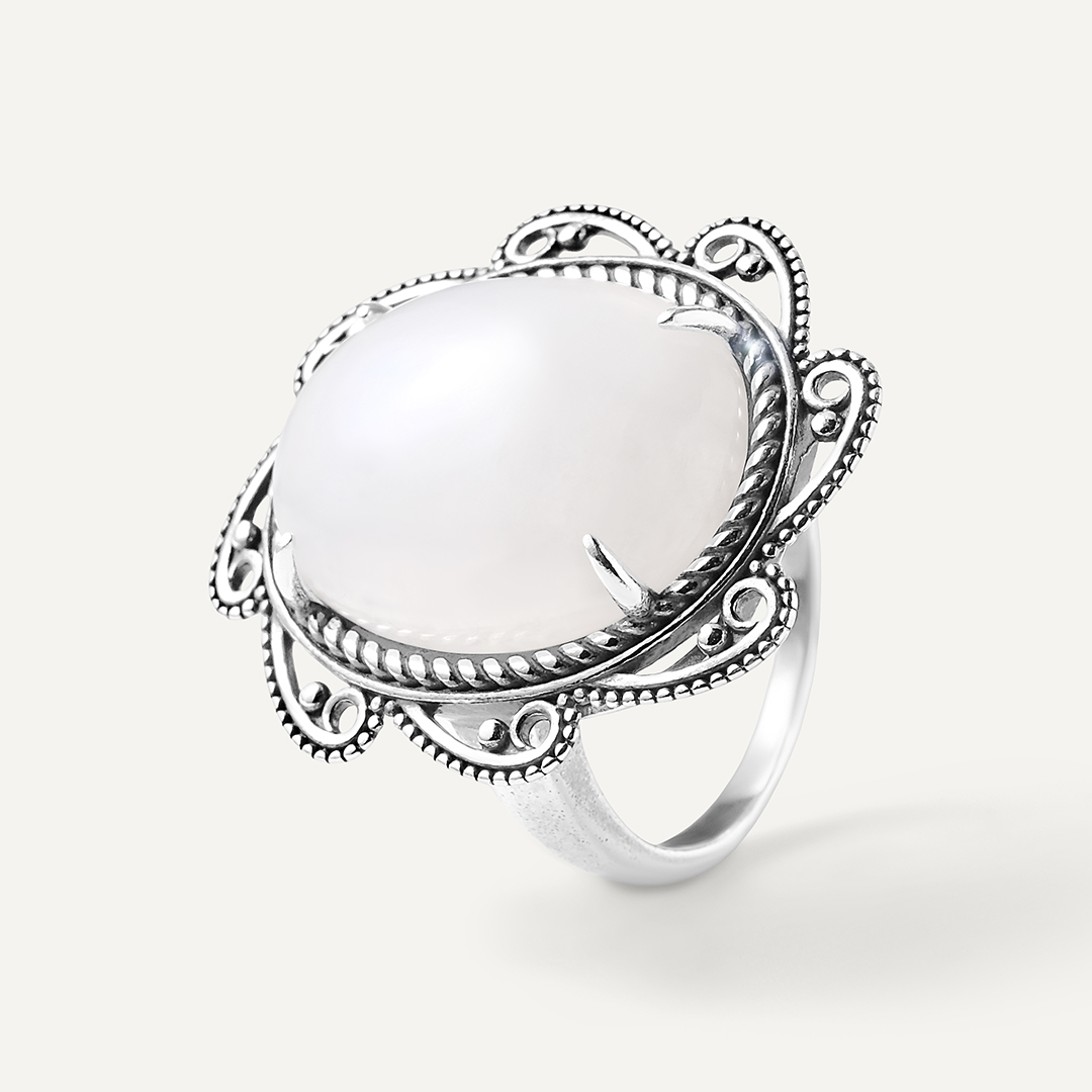 Серебряное кольцо с лунным камнем