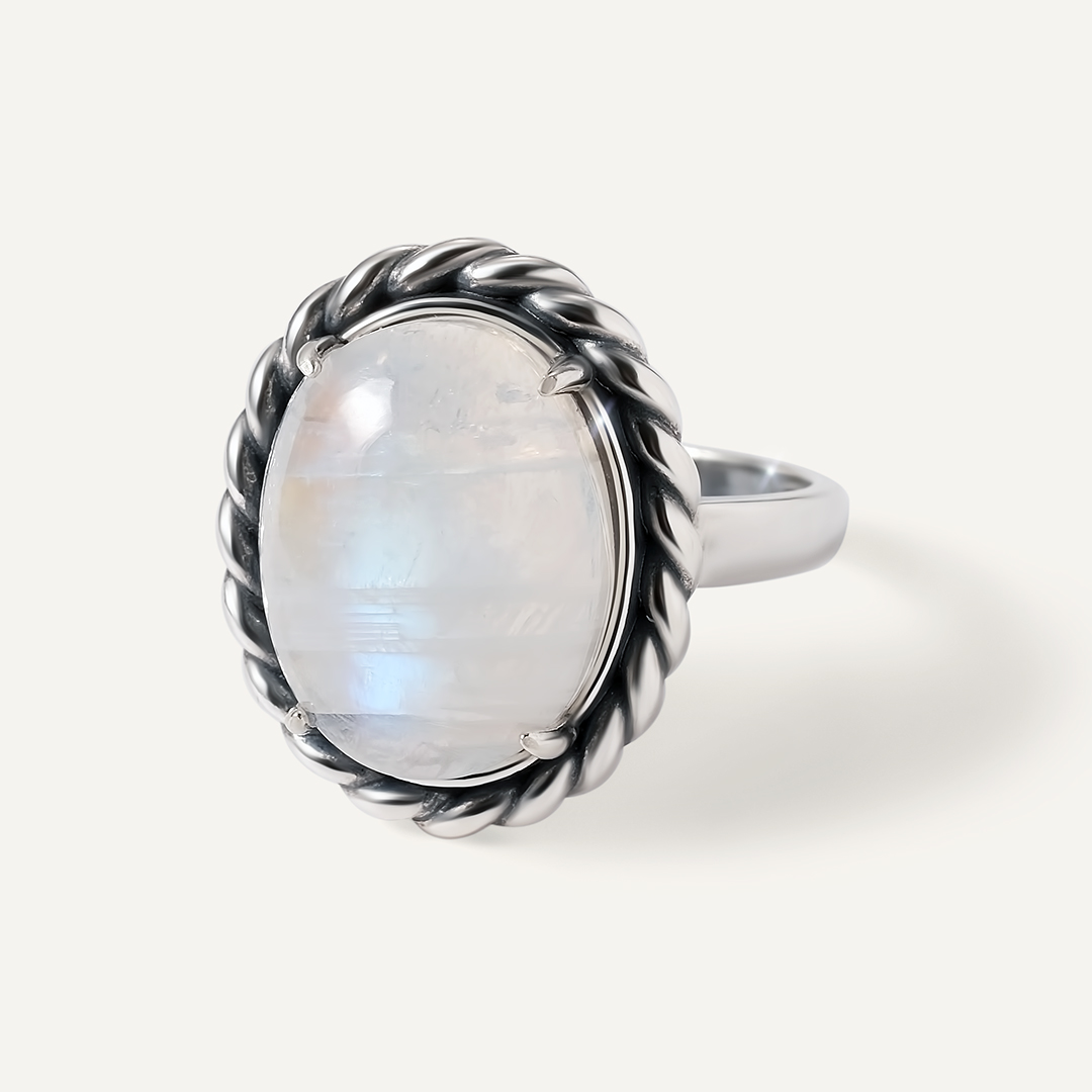 Серебряное кольцо с лунным камнем