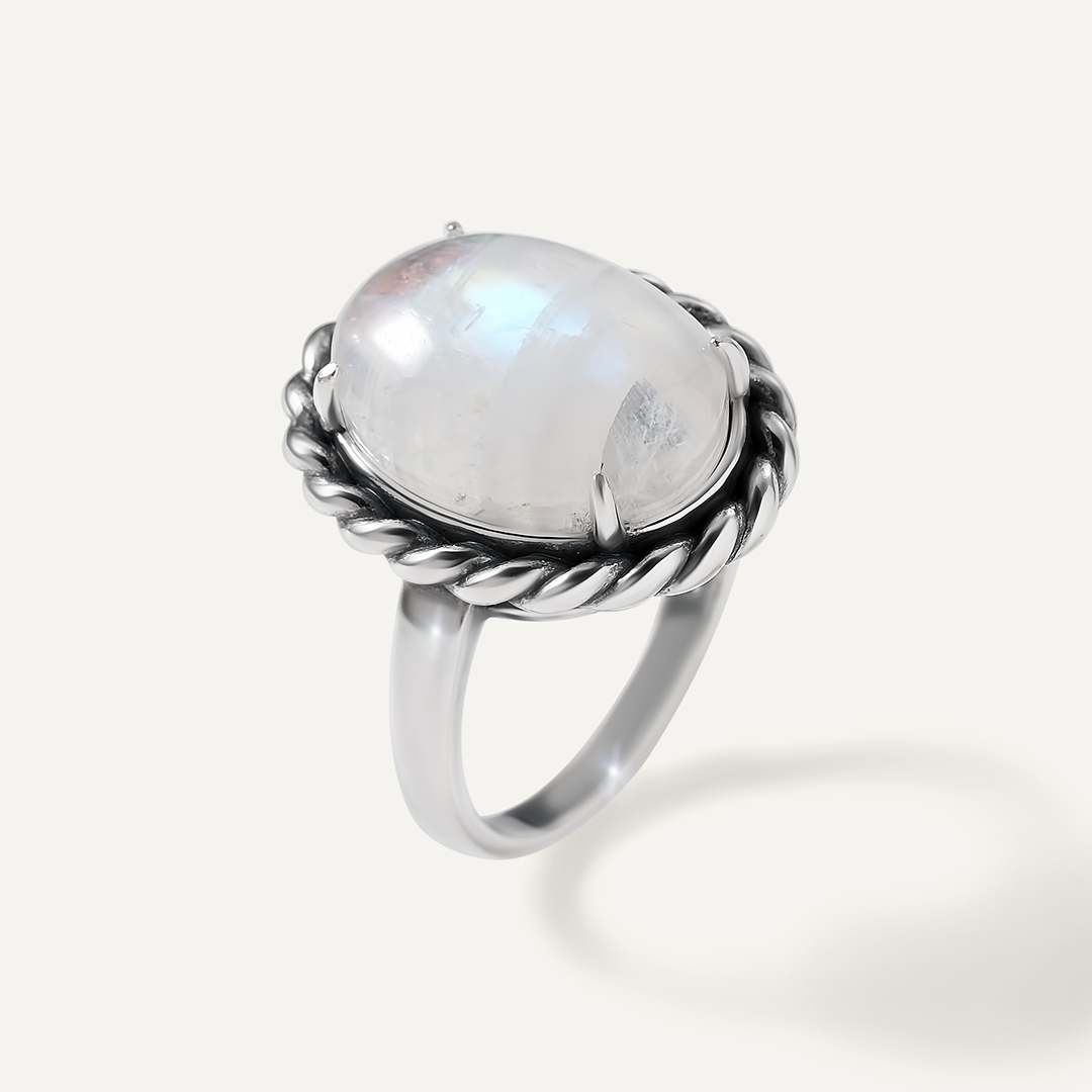 Серебряное кольцо с лунным камнем