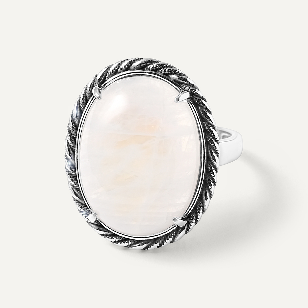Серебряное кольцо с лунным камнем