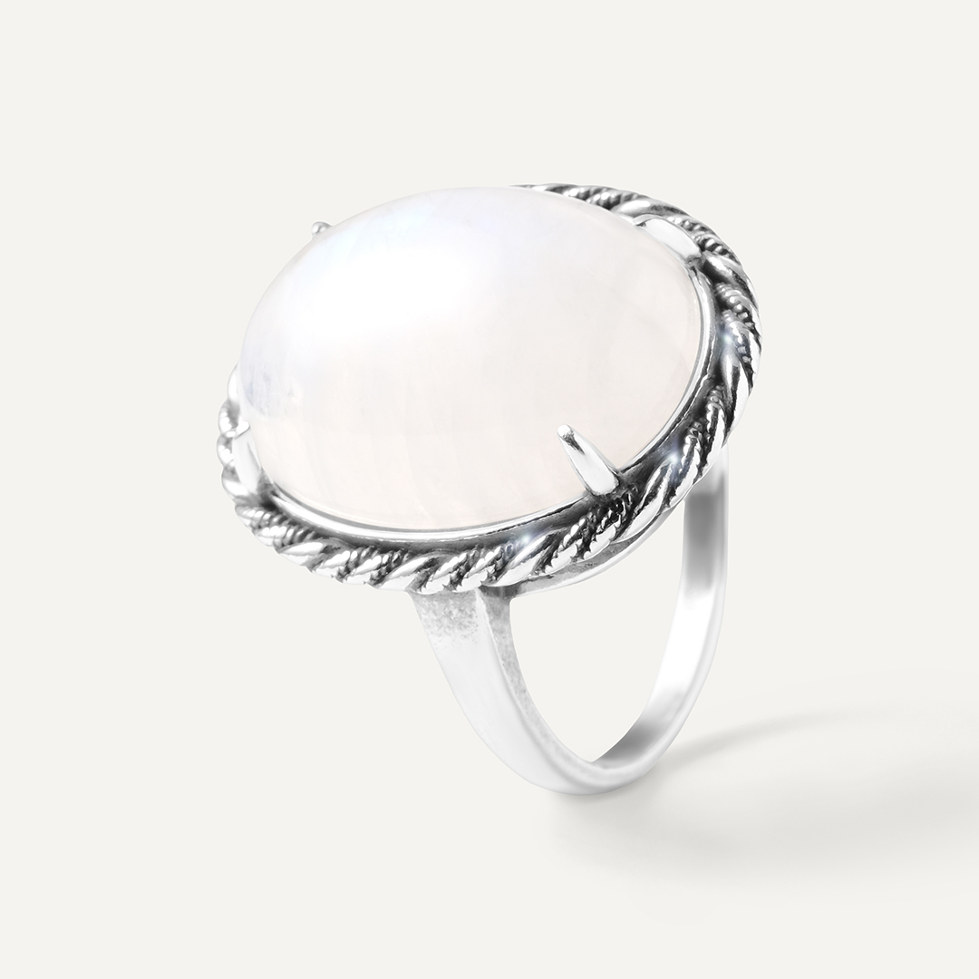 Серебряное кольцо с лунным камнем