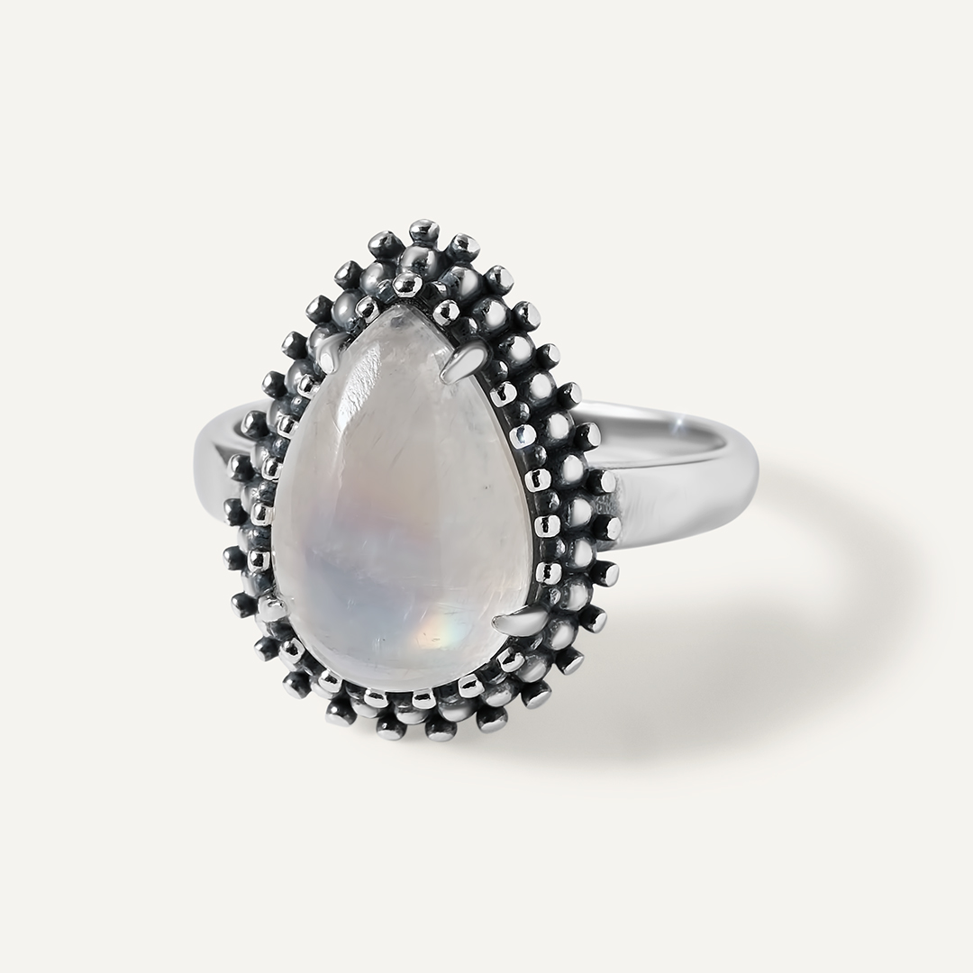 Серебряное кольцо с лунным камнем