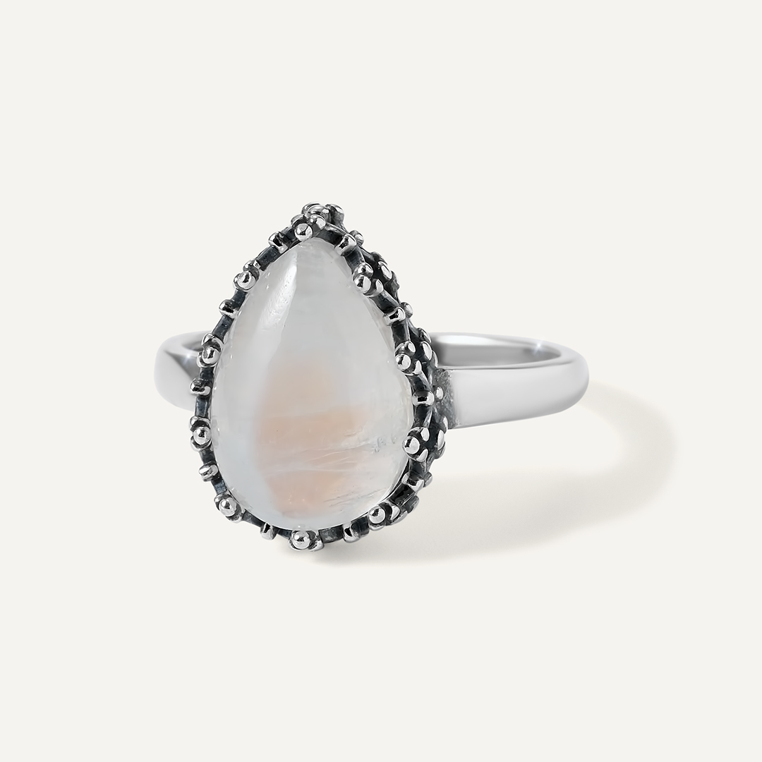 Серебряное кольцо с лунным камнем