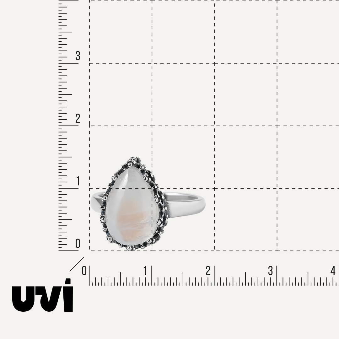 Серебряное кольцо с лунным камнем