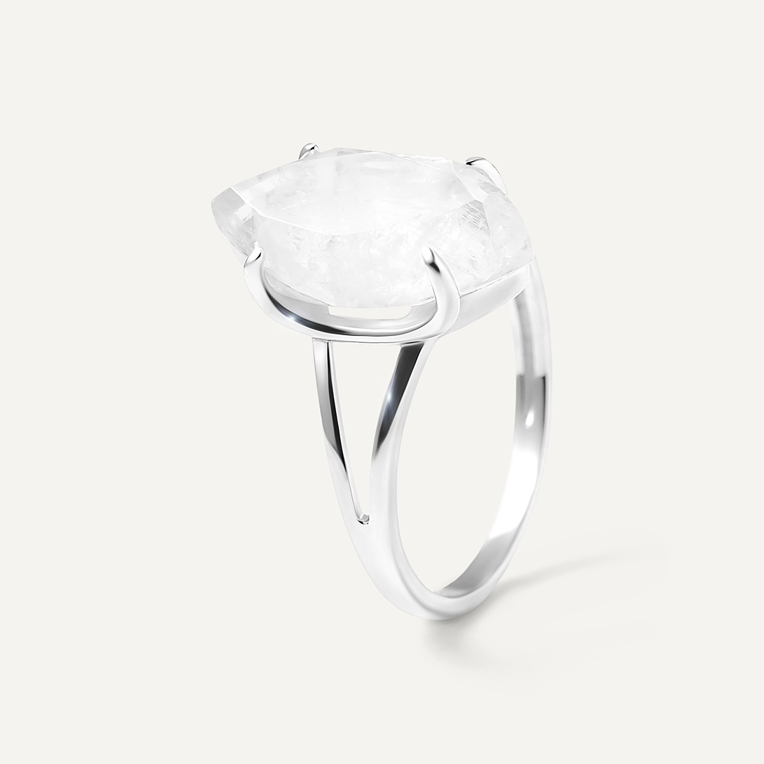 Серебряное кольцо с лунным камнем