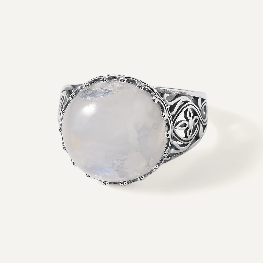 Серебряное кольцо с лунным камнем