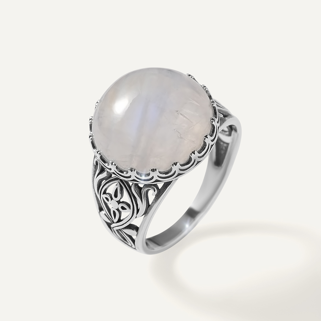 Серебряное кольцо с лунным камнем