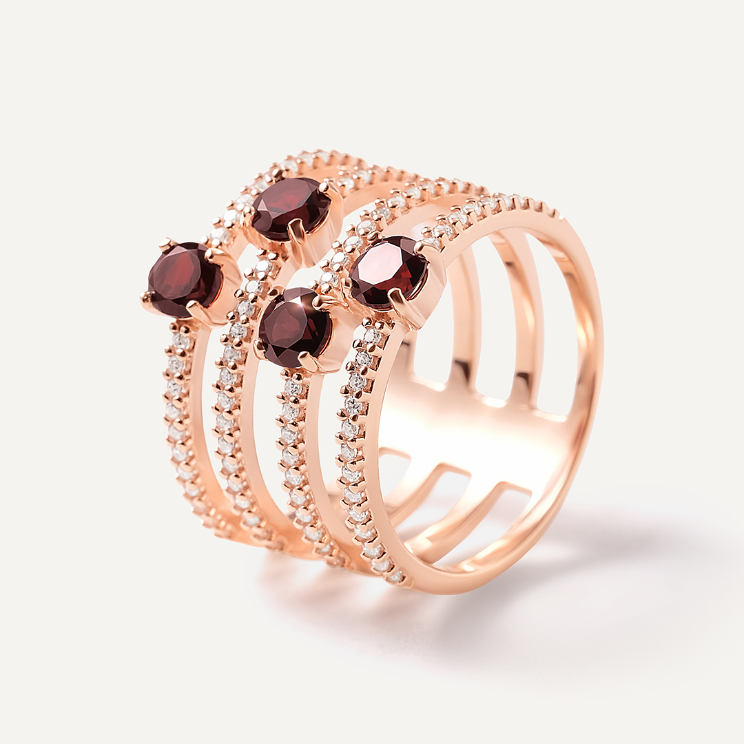 Серебряное кольцо с гранатами