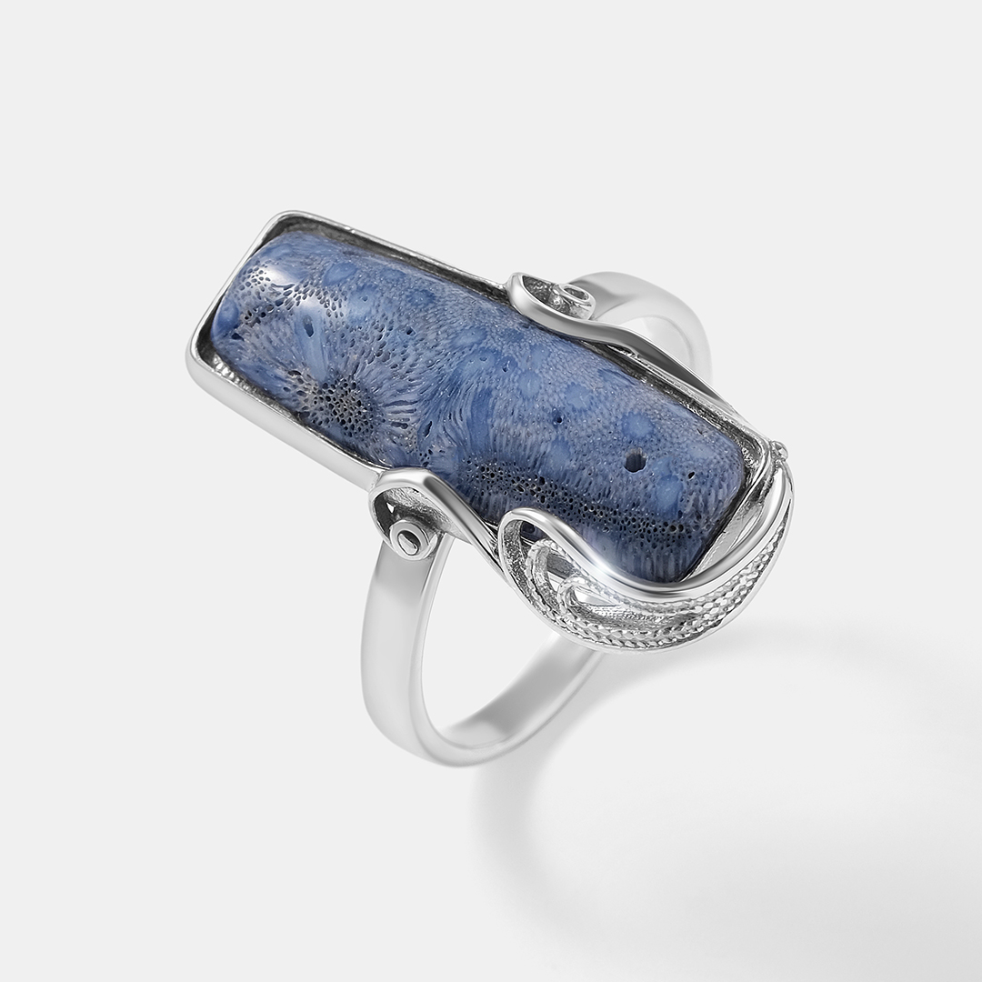 Серебряное кольцо с кораллом Акори