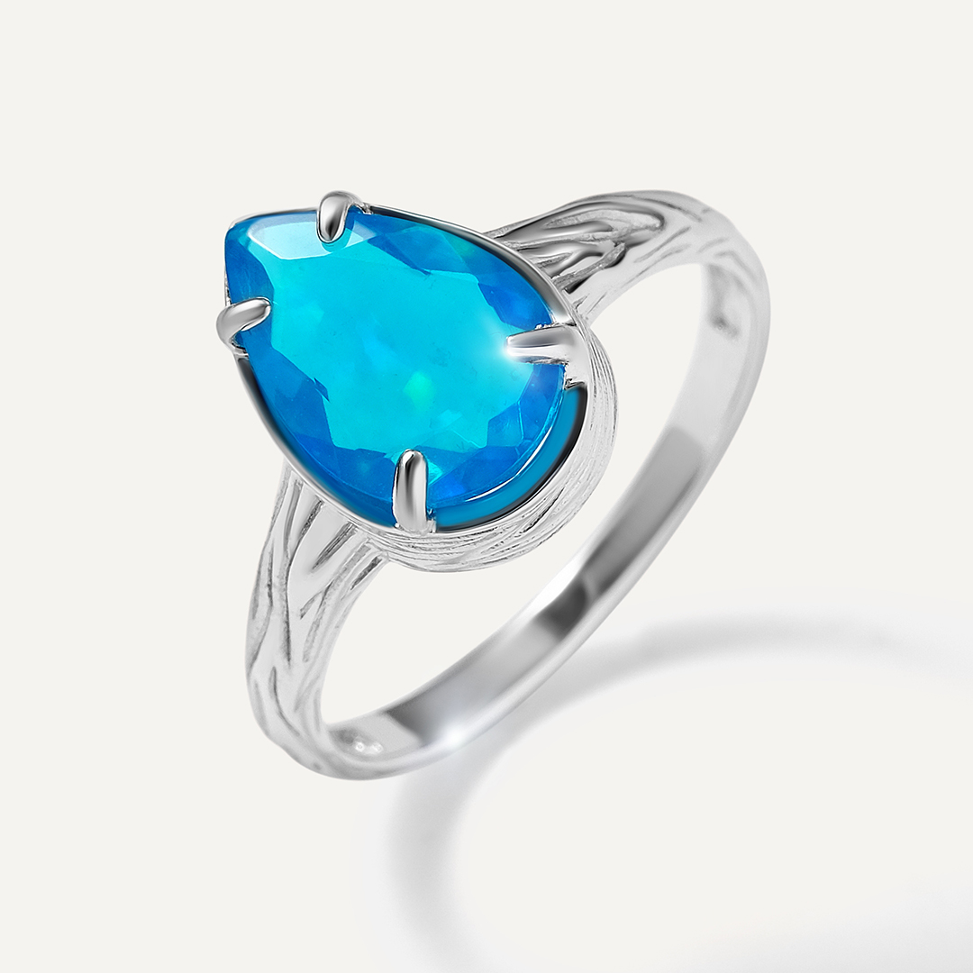 Серебряное кольцо с голубым опалом