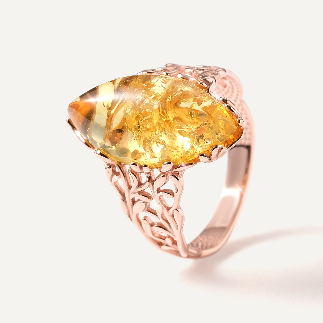 Серебряное кольцо с янтарем