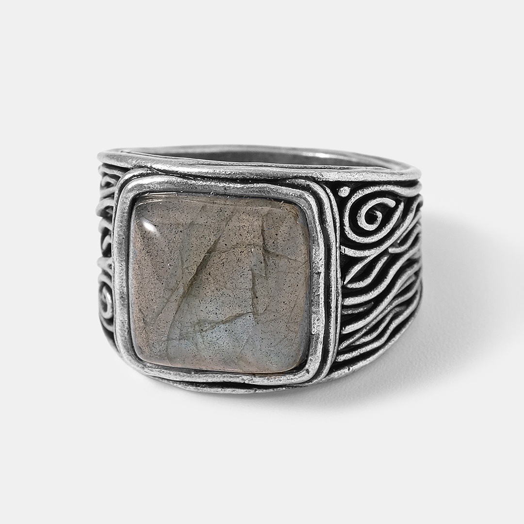 Серебряное кольцо с лабрадоритом