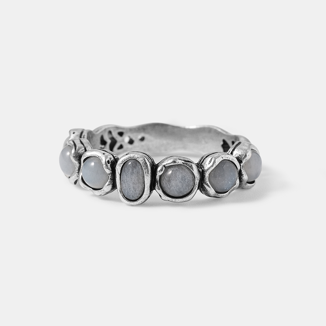 Серебряное кольцо с лунными камнями