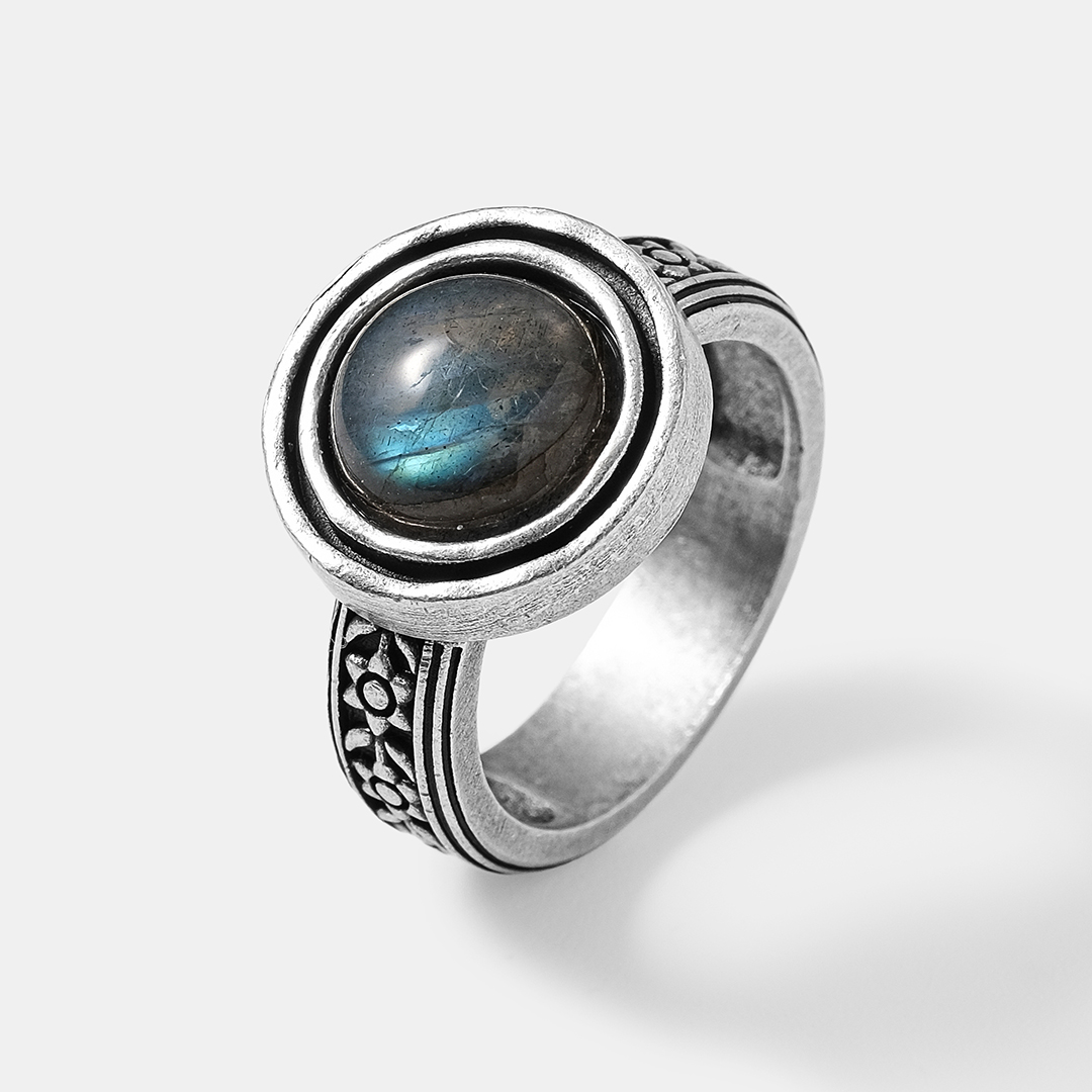 Серебряное кольцо с лабрадоритом