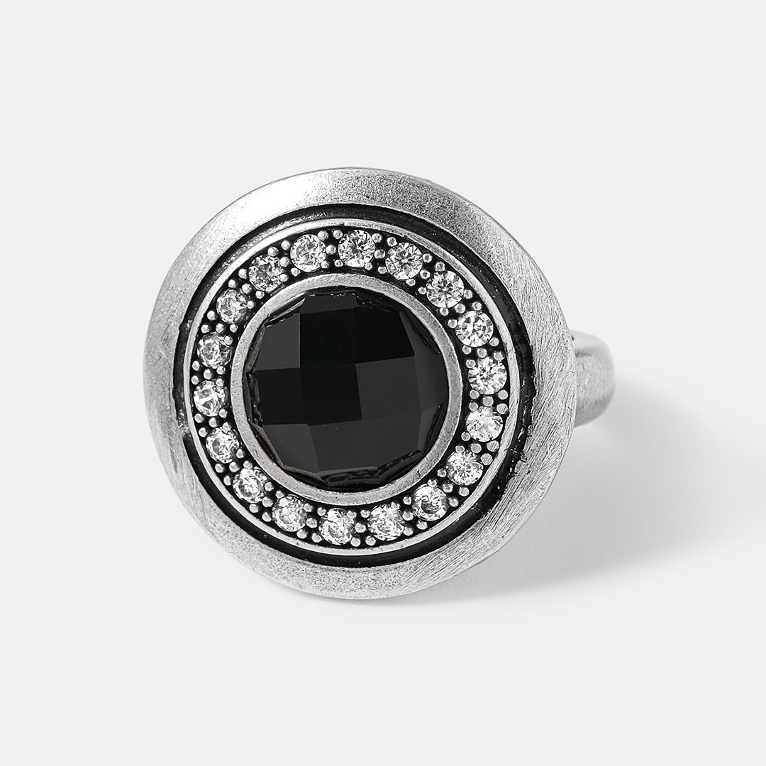 Серебряное кольцо с ониксом