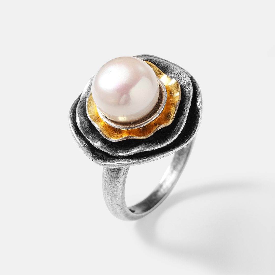 Серебряное кольцо с жемчугом