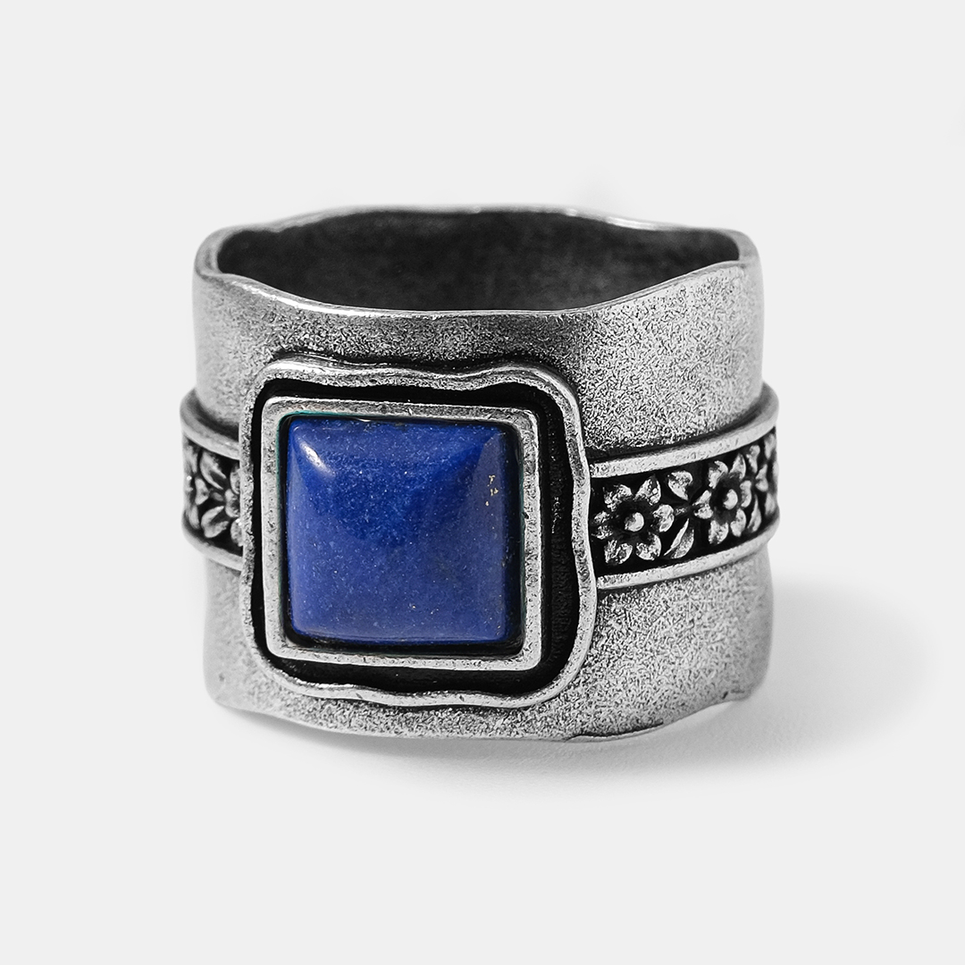 Серебряное кольцо с лазуритом