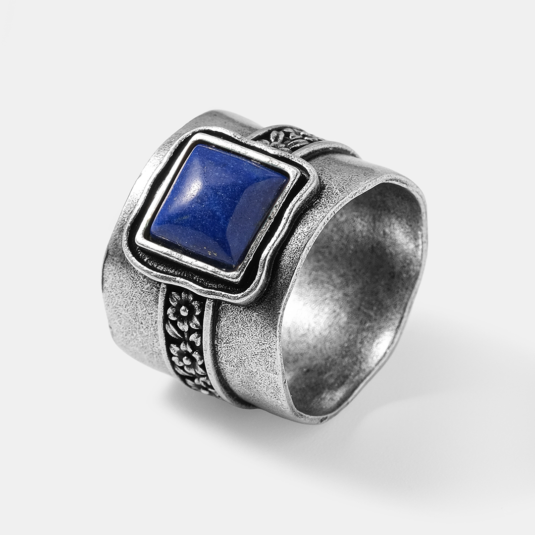 Серебряное кольцо с лазуритом