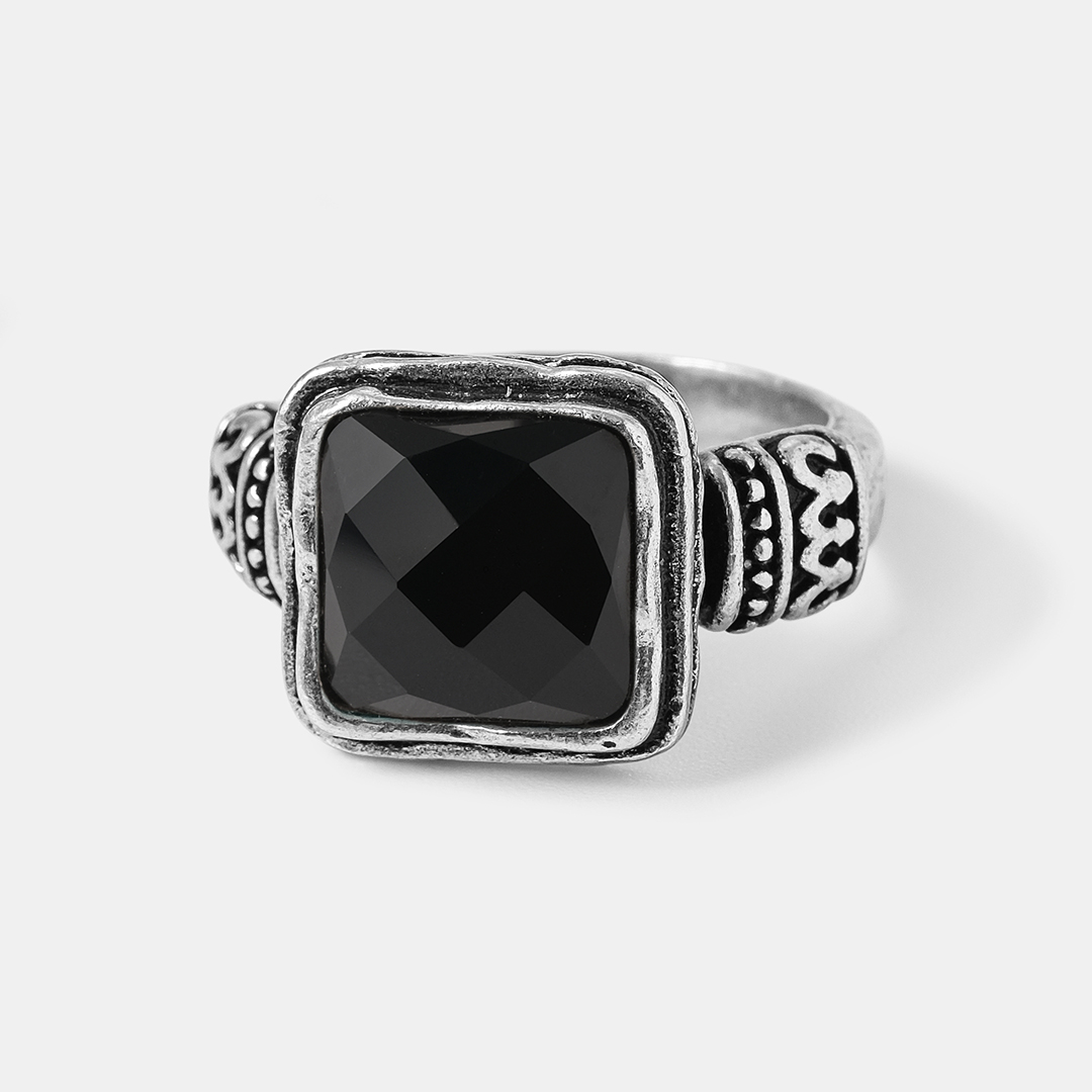 Серебряное кольцо с ониксом