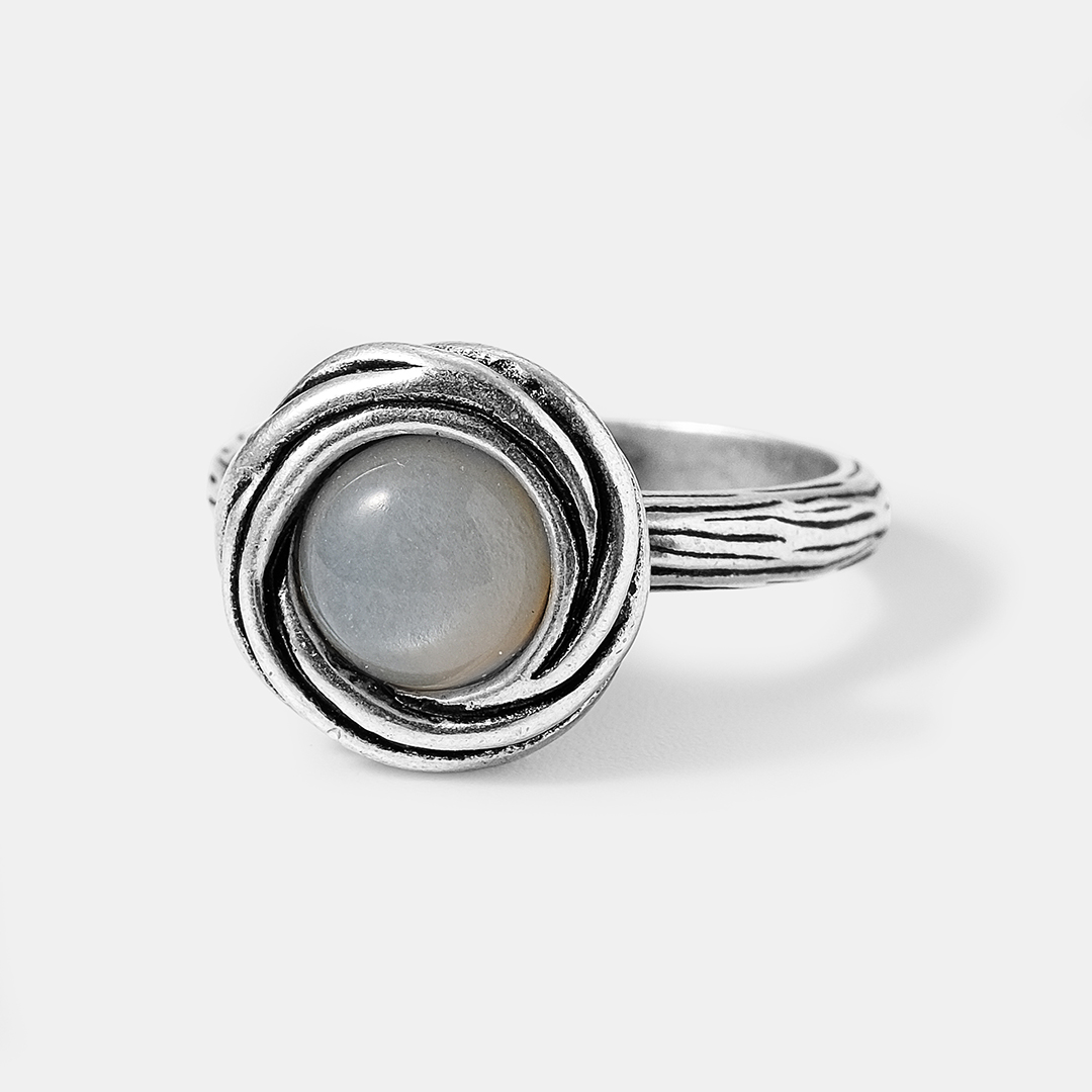 Серебряное кольцо с лунным камнем