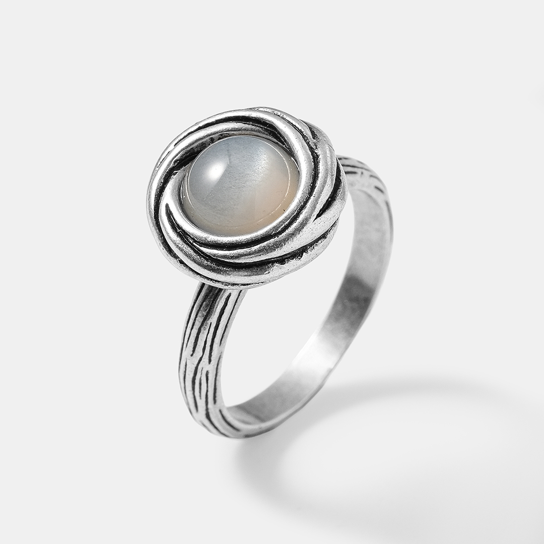 Серебряное кольцо с лунным камнем