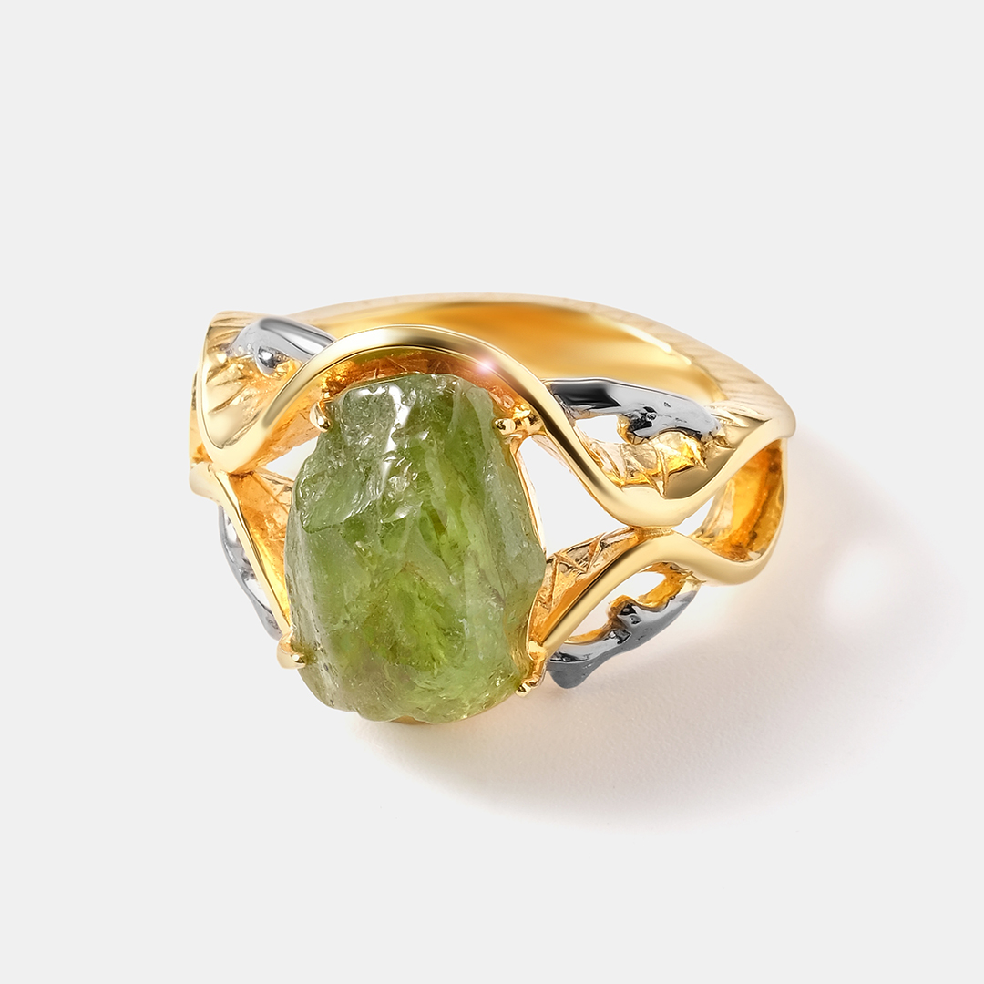 Серебряное кольцо с перидотом