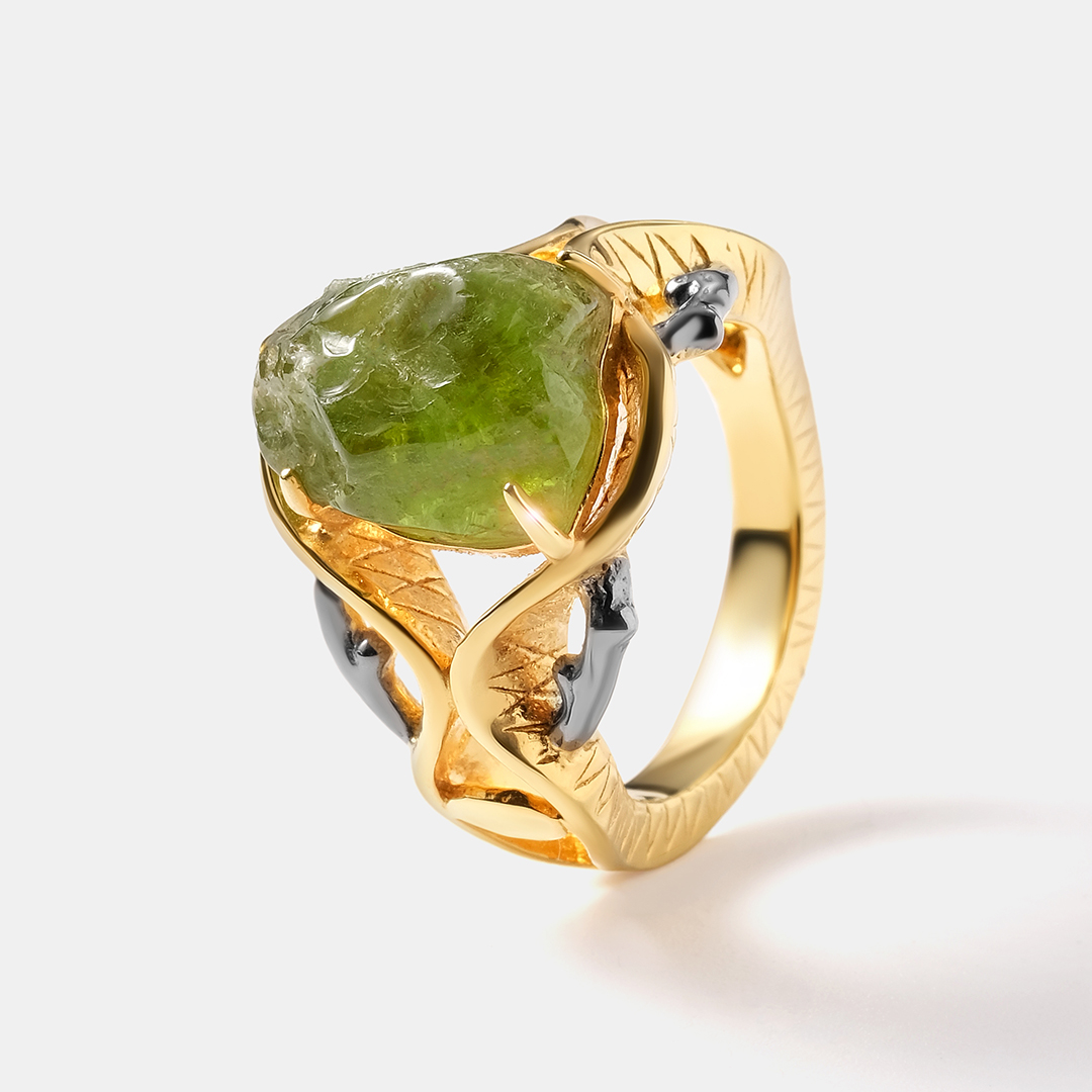 Серебряное кольцо с перидотом